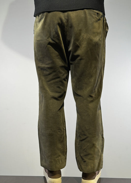 Rich green tapered pants with Hungarian Varrni stitching, crafted in Canada from durable heavyweight cotton by Shme-Shno